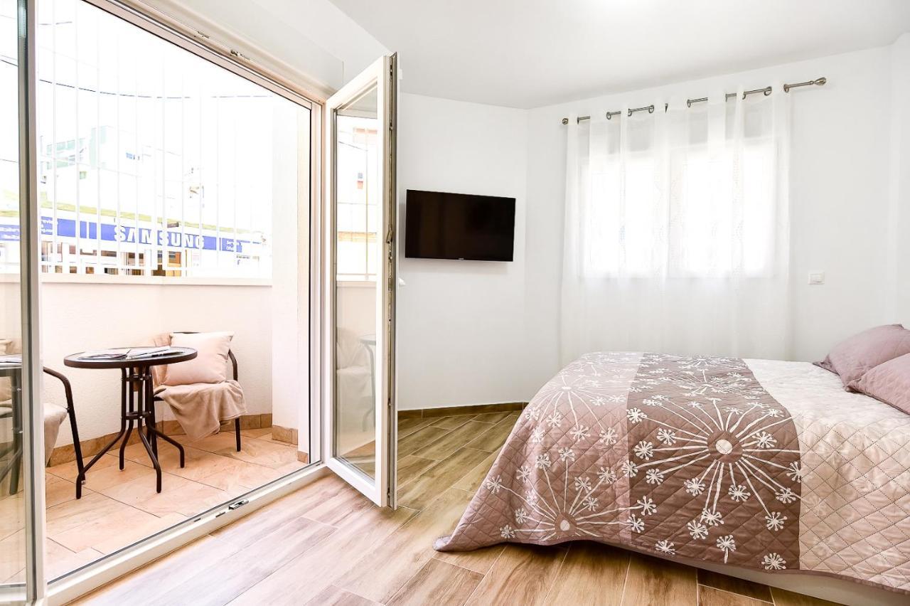 Apartments Cura Beach 또레비에하 외부 사진