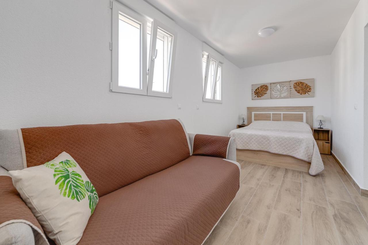 Apartments Cura Beach 또레비에하 외부 사진