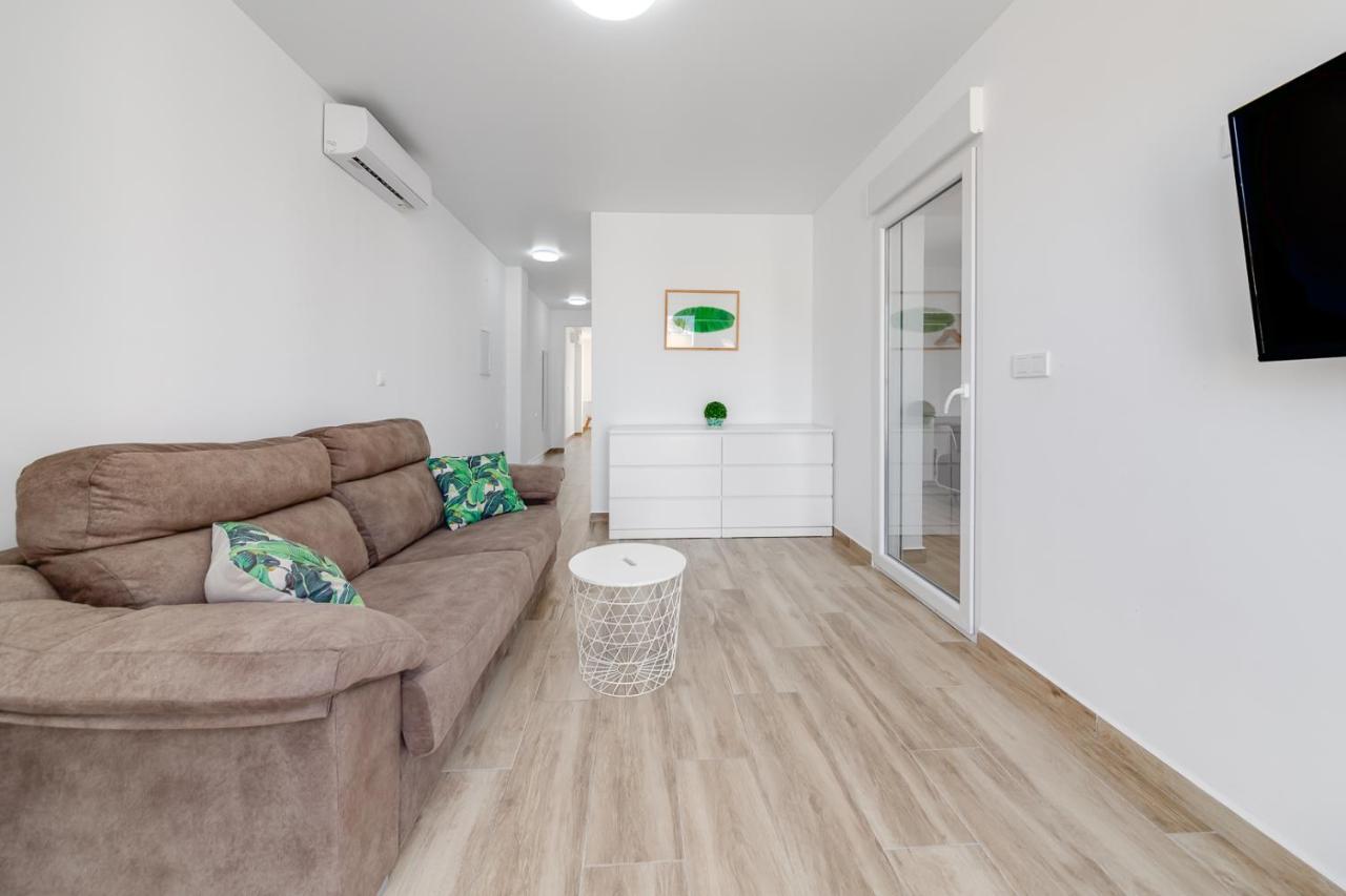 Apartments Cura Beach 또레비에하 외부 사진